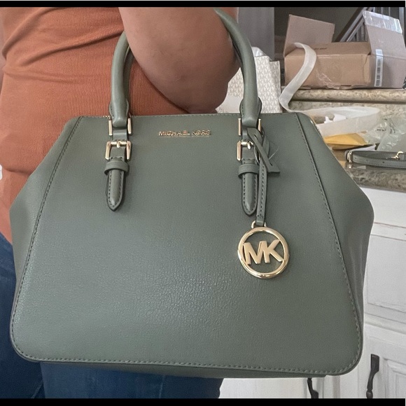 New Mk large satchel 💖 army green color - Picture 5 of 7